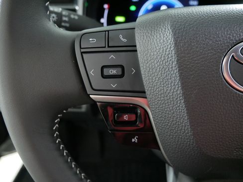 Used 2025 Toyota Camry SE FWD image 27