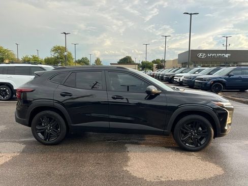 Used 2024 Chevrolet Trax ACTIV w/ Sunroof Package FWD image 5