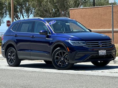 Used 2022 Volkswagen Tiguan SE w/ Panoramic Sunroof Package