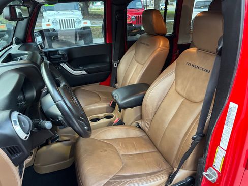 Used 2013 Jeep Wrangler Unlimited Rubicon image 17