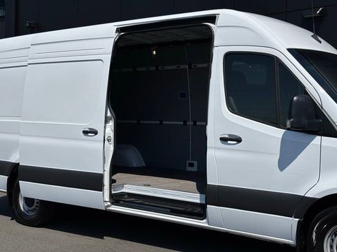Used 2025 Mercedes-Benz Sprinter 2500 image 26