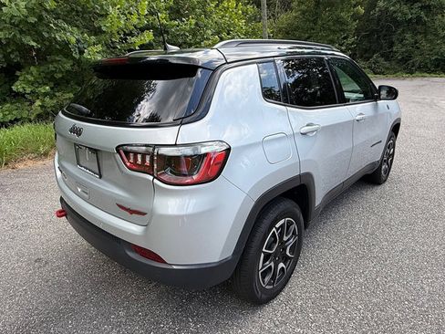 Used 2024 Jeep Compass Trailhawk AWD/4WD image 6