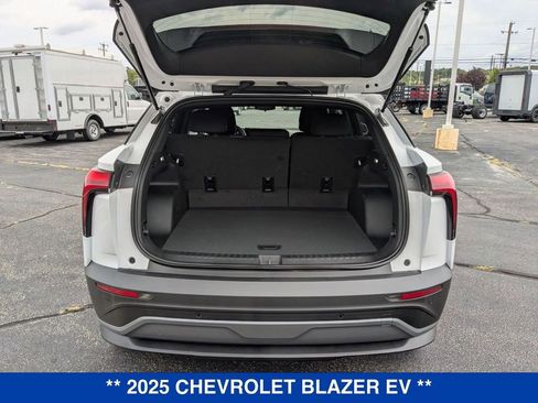 New 2025 Chevrolet Blazer EV LT image 28