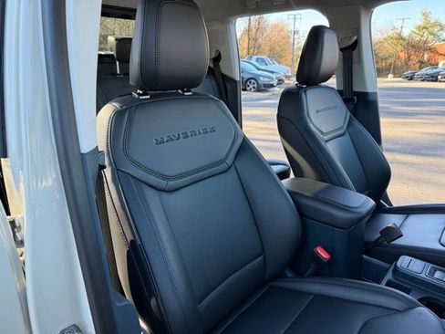 New 2025 Ford Maverick Lariat w/ Black Appearance Package image 22