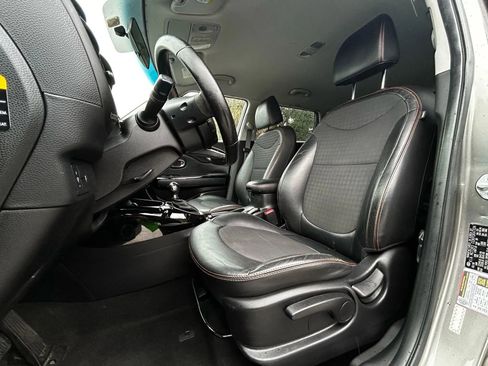 Used 2018 Kia Soul ! image 25