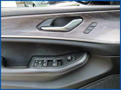 Certified 2023 Jeep Grand Cherokee L Limited w/ Luxury Tech Group II AWD/4WD image 13