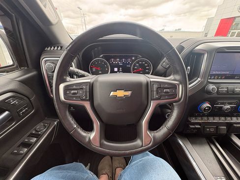 Used 2022 Chevrolet Silverado 1500 LTZ w/ LTZ Premium Package AWD/4WD image 17