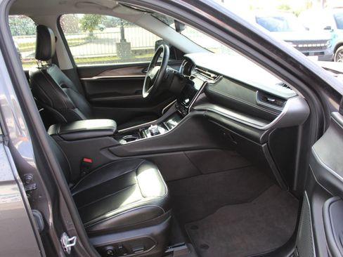 Used 2022 Jeep Grand Cherokee L Limited w/ MOPAR Finishing Package AWD/4WD image 13