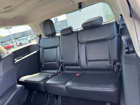 Used 2025 Ford Expedition Platinum image 11