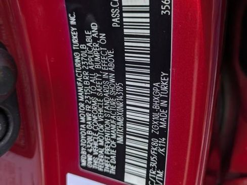 Used 2022 Toyota C-HR XLE image 34