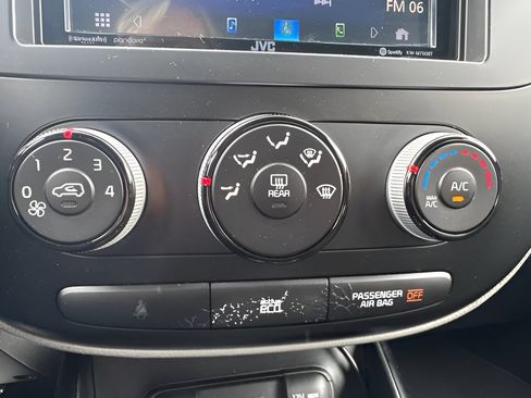Used 2014 Kia Soul + FWD image 17