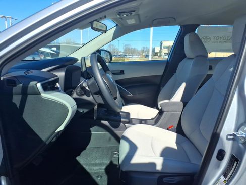 Used 2026 Toyota Corolla Cross L image 11