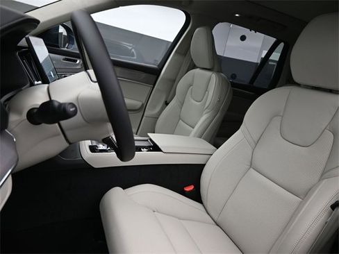New 2026 Volvo XC90 B6 Ultra image 9