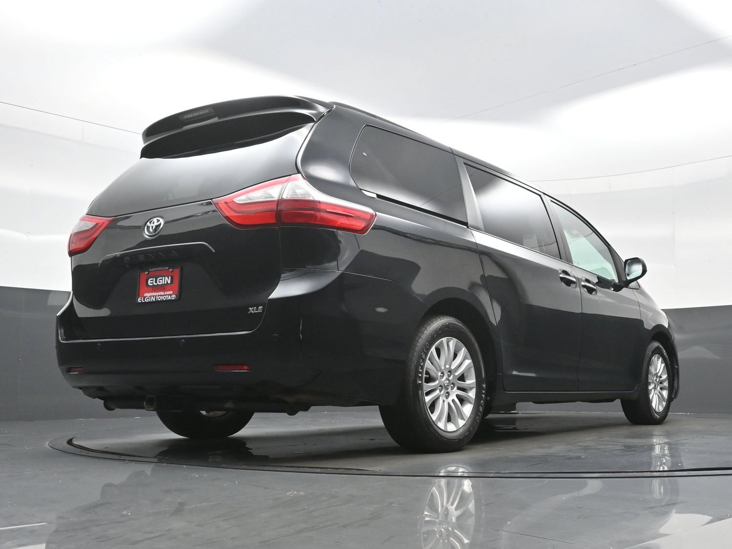 Used 2015 Toyota Sienna XLE w/ XLE Navigation Package FWD image 33