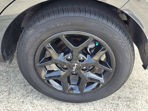 Used 2025 Kia Soul LX w/ LX Technology Package FWD image 10