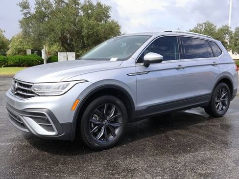 Certified 2023 Volkswagen Tiguan SE w/ Panoramic Sunroof Package FWD image 4