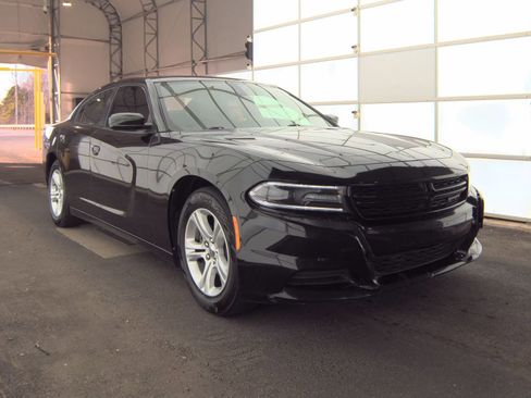 Used 2019 Dodge Charger SXT w/ Leather Interior Group image 2
