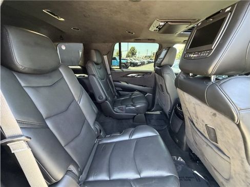 Used 2017 Cadillac Escalade Platinum RWD image 31