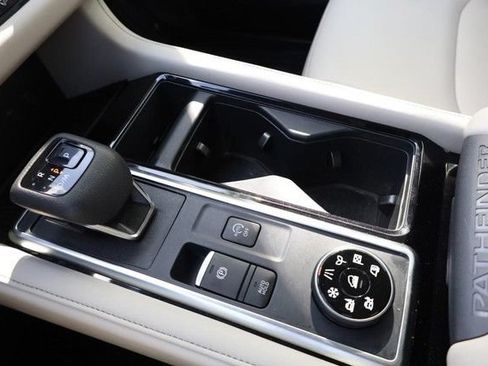 Certified 2025 Nissan Pathfinder SL AWD/4WD image 18