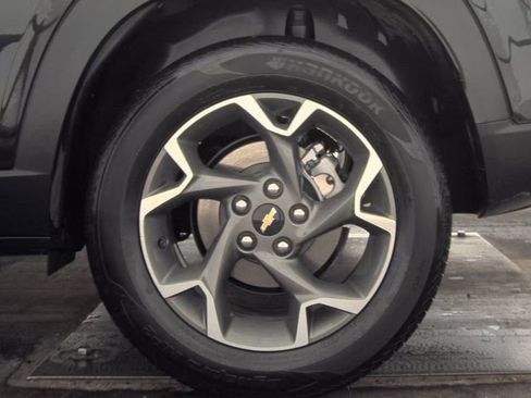 Used 2024 Chevrolet Trax LT w/ LT Convenience Package image 8