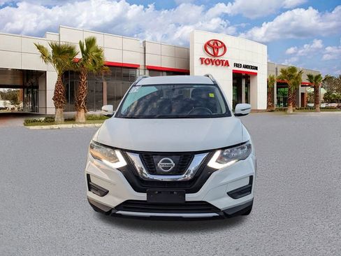 Used 2017 Nissan Rogue SV image 9