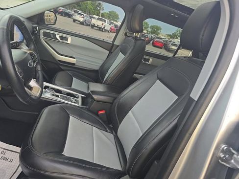 Used 2023 Ford Explorer XLT w/ Equipment Group 202A AWD/4WD image 4