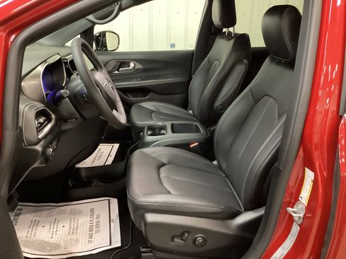 New 2026 Chrysler Pacifica Select image 15