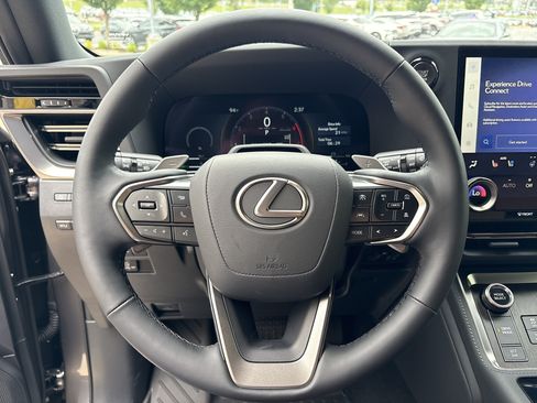 Used 2026 Lexus GX 550 w/ Accessory Package (2T) AWD/4WD image 18