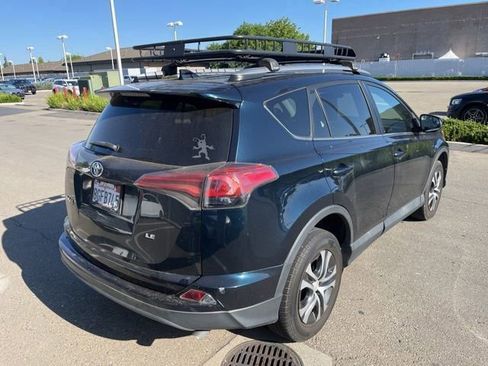 Used 2018 Toyota RAV4 LE w/ Carpet Mat Package AWD/4WD image 5