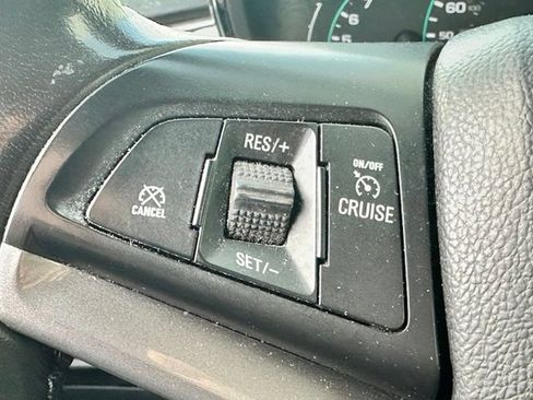 Used 2021 Chevrolet Trax LT w/ LT Convenience Package AWD/4WD image 8