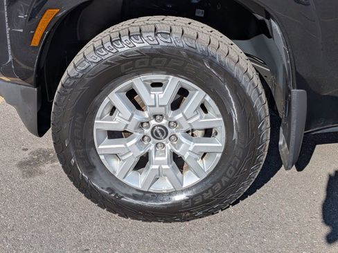 Used 2023 Nissan Frontier SV w/ Technology Package image 9