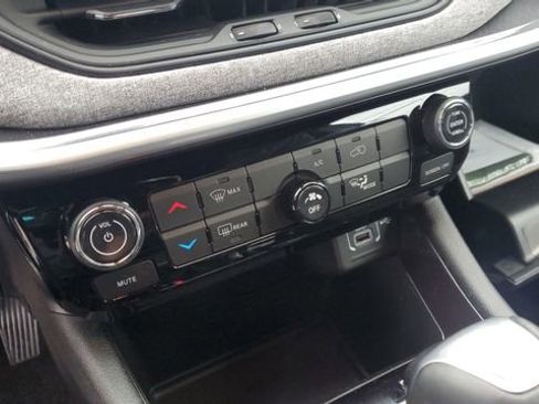 Certified 2024 Jeep Compass Latitude image 15