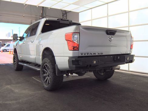 Used 2017 Nissan Titan SV AWD/4WD image 11