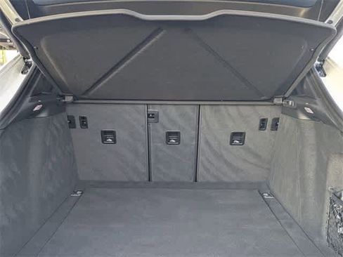 Used 2024 Porsche Macan image 35