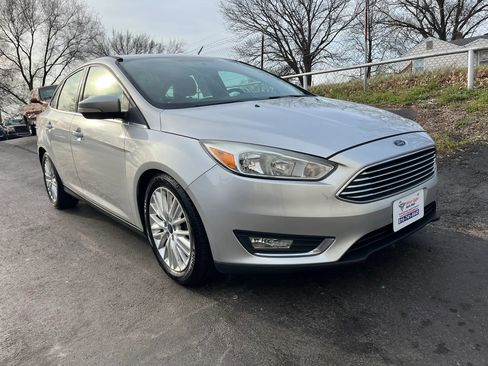 Used 2017 Ford Focus Titanium image 3