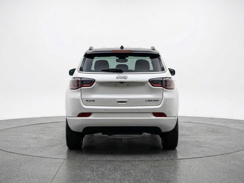 Used 2025 Jeep Compass Limited image 7