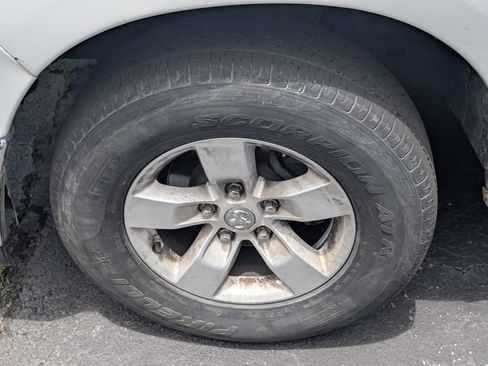 Used 2019 RAM 1500 Classic SLT RWD image 9