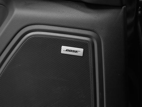 Certified 2022 Porsche Macan AWD/4WD image 37