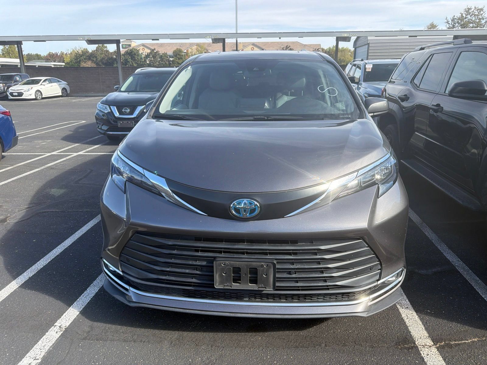 Certified 2024 Toyota Sienna XLE FWD image 3