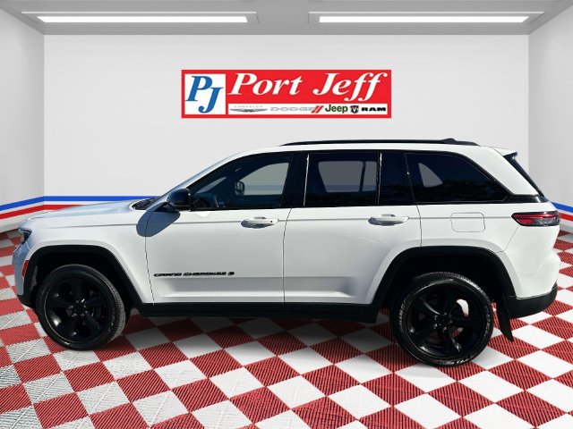 Used 2023 Jeep Grand Cherokee Altitude AWD/4WD image 6