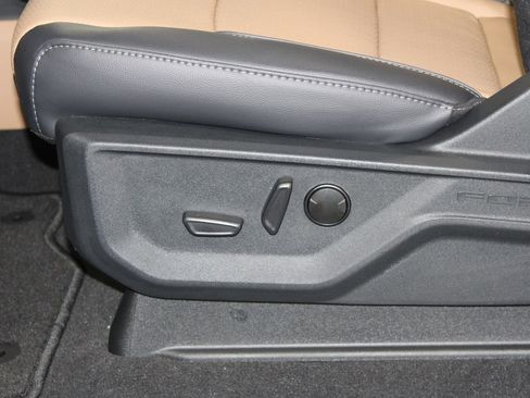 New 2026 Ford F250 Lariat w/ Chrome Package image 23