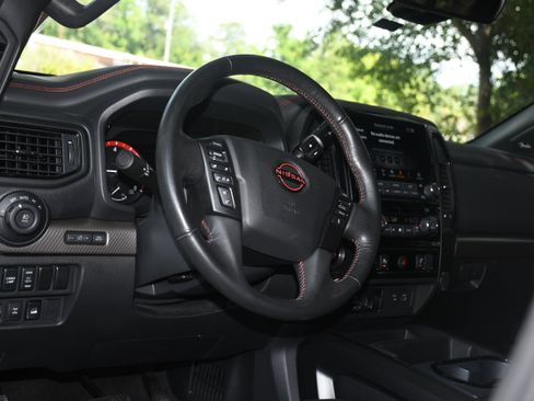 Used 2024 Nissan Titan PRO-4X AWD/4WD image 8