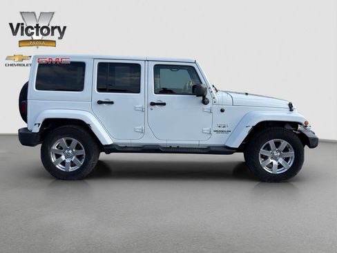 Used 2017 Jeep Wrangler Unlimited Sahara w/ Connectivity Group AWD/4WD image 7