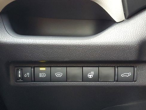 Used 2025 Toyota RAV4 XLE image 34