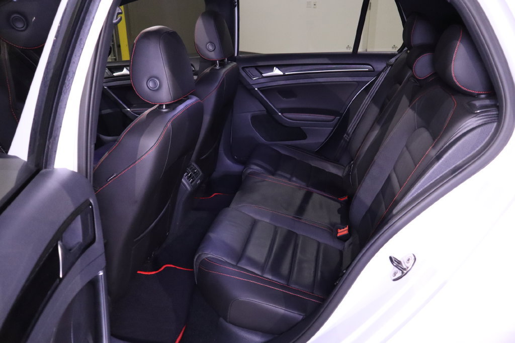 Used 2017 Volkswagen GTI SE FWD image 31