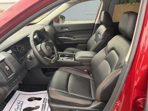 Used 2024 Nissan Pathfinder SL w/ SL Premium Package FWD image 15