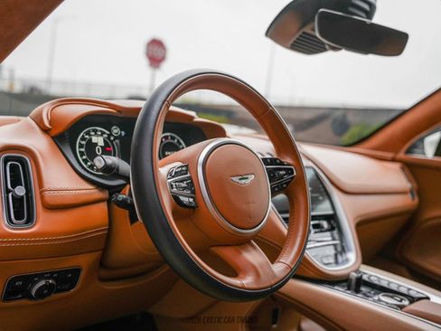 Used 2021 Aston Martin DBX image 26