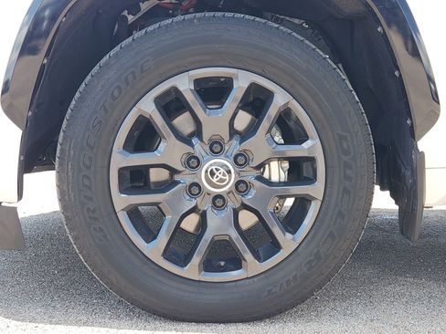 Used 2024 Toyota Sequoia Platinum AWD/4WD image 7