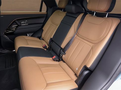 Used 2025 Land Rover Range Rover Sport Dynamic SE image 17