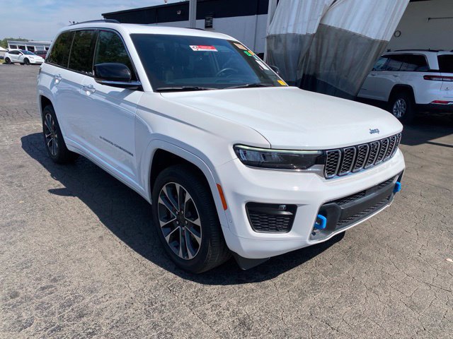 Used 2023 Jeep Grand Cherokee Overland w/ Advanced Protech Group III AWD/4WD image 2